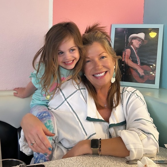 Meet your Posher, Shanna - Picture 2 of 11